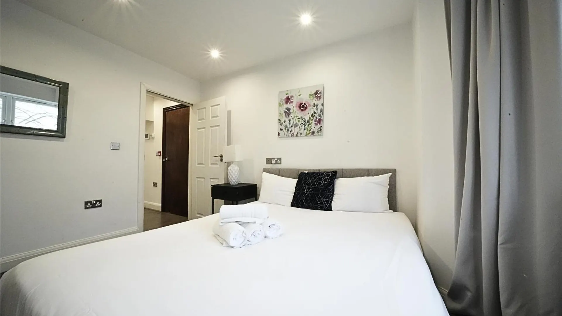 Hatton Apartments Heathrow Airport- Free Parking-Free Underground To And From Heathrow Airport Hatton Cross See Picture-See London Fast Hatton Cross To Central London 30Min Reino Unido