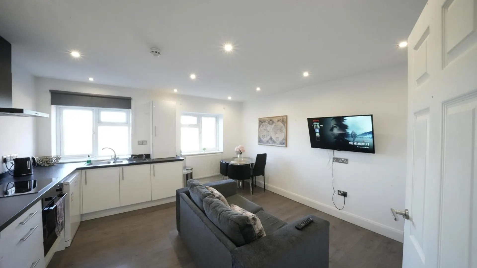 Hatton Apartments Heathrow Airport- Free Parking-Free Underground To And From Heathrow Airport Hatton Cross See Picture-See London Fast Hatton Cross To Central London 30Min