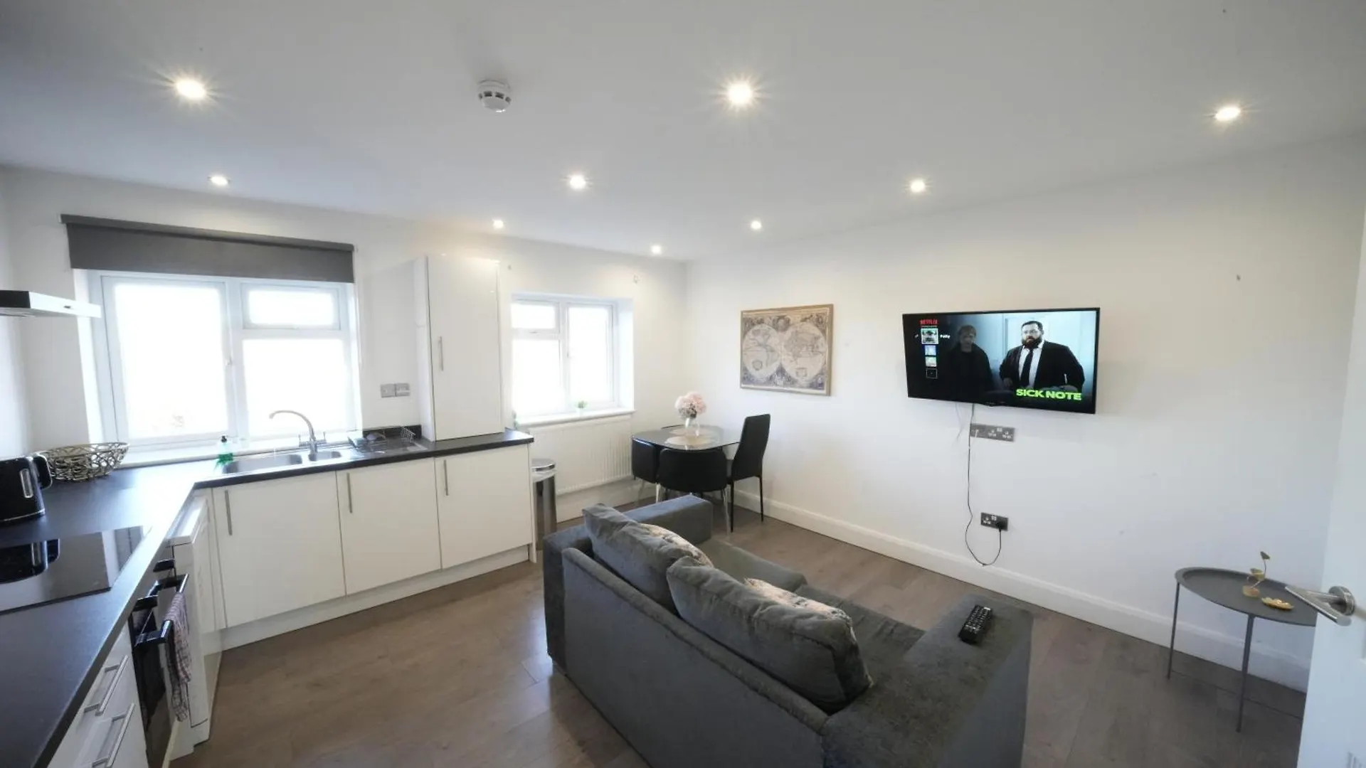 Hatton Apartments Heathrow Airport- Free Parking-Free Underground To And From Heathrow Airport Hatton Cross See Picture-See London Fast Hatton Cross To Central London 30Min