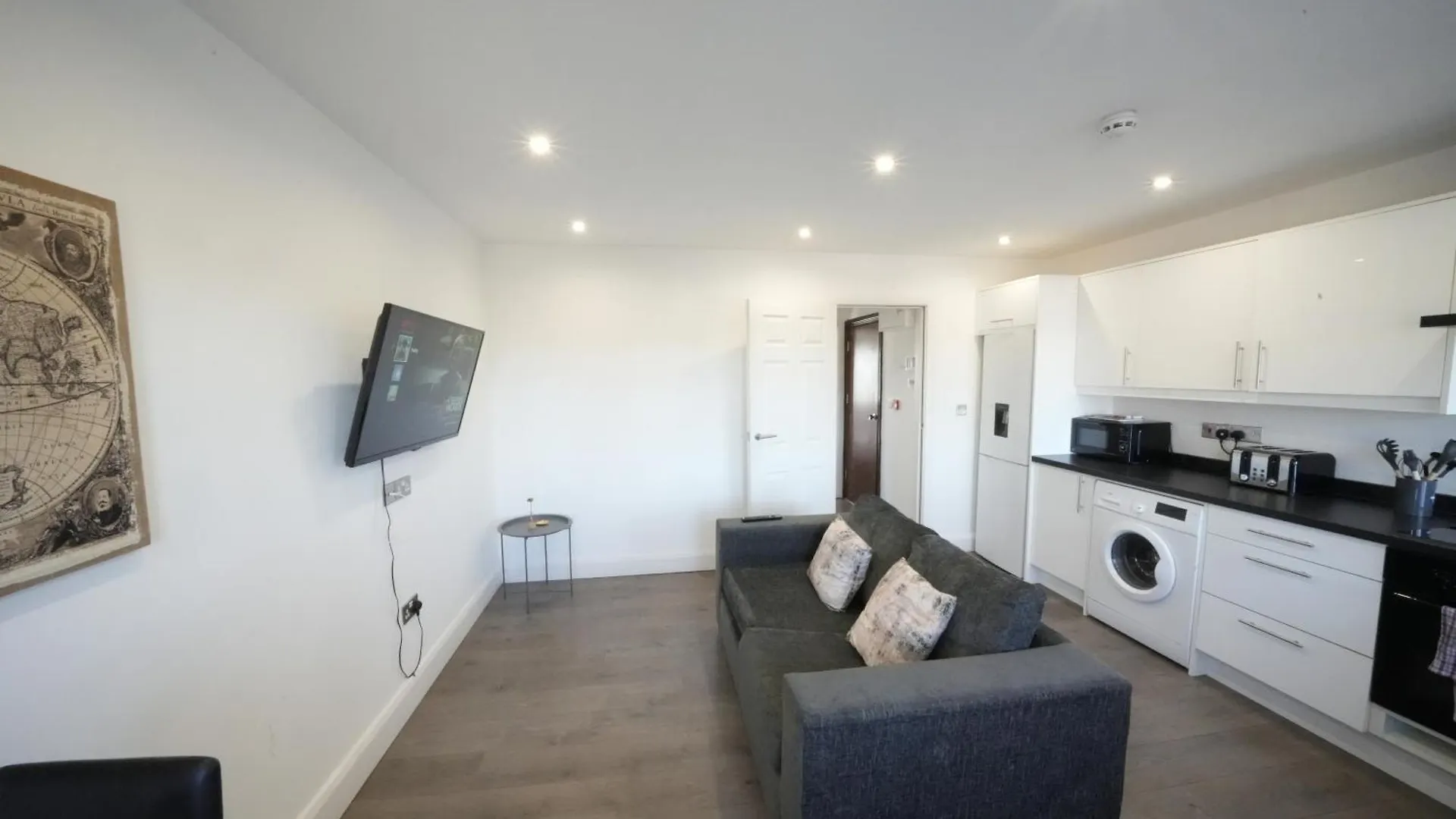 Hatton Apartments Heathrow Airport- Free Parking-Free Underground To And From Heathrow Airport Hatton Cross See Picture-See London Fast Hatton Cross To Central London 30Min 0*,  Regno Unito