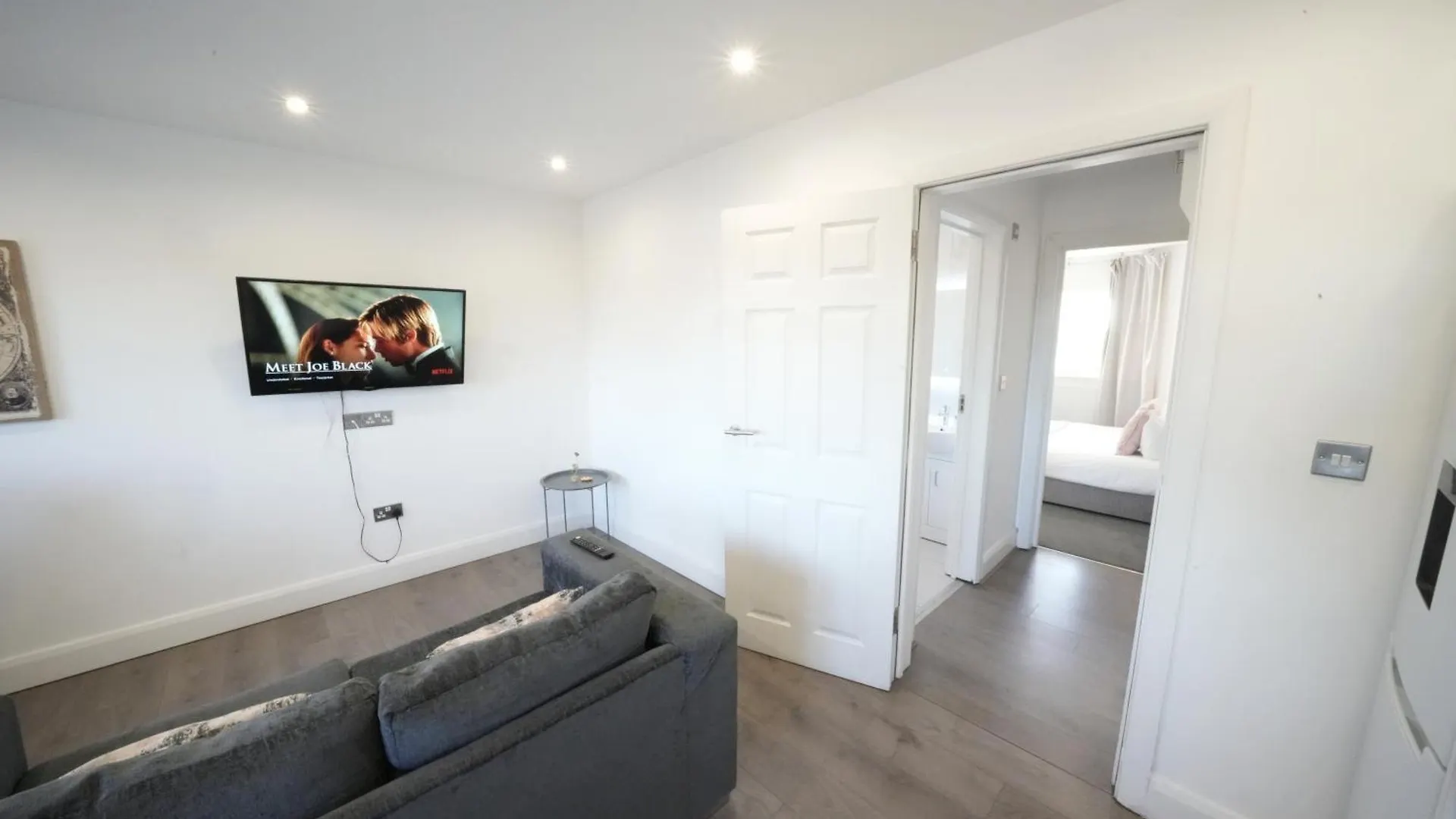 Hatton Apartments Heathrow Airport- Free Parking-Free Underground To And From Heathrow Airport Hatton Cross See Picture-See London Fast Hatton Cross To Central London 30Min 0*,