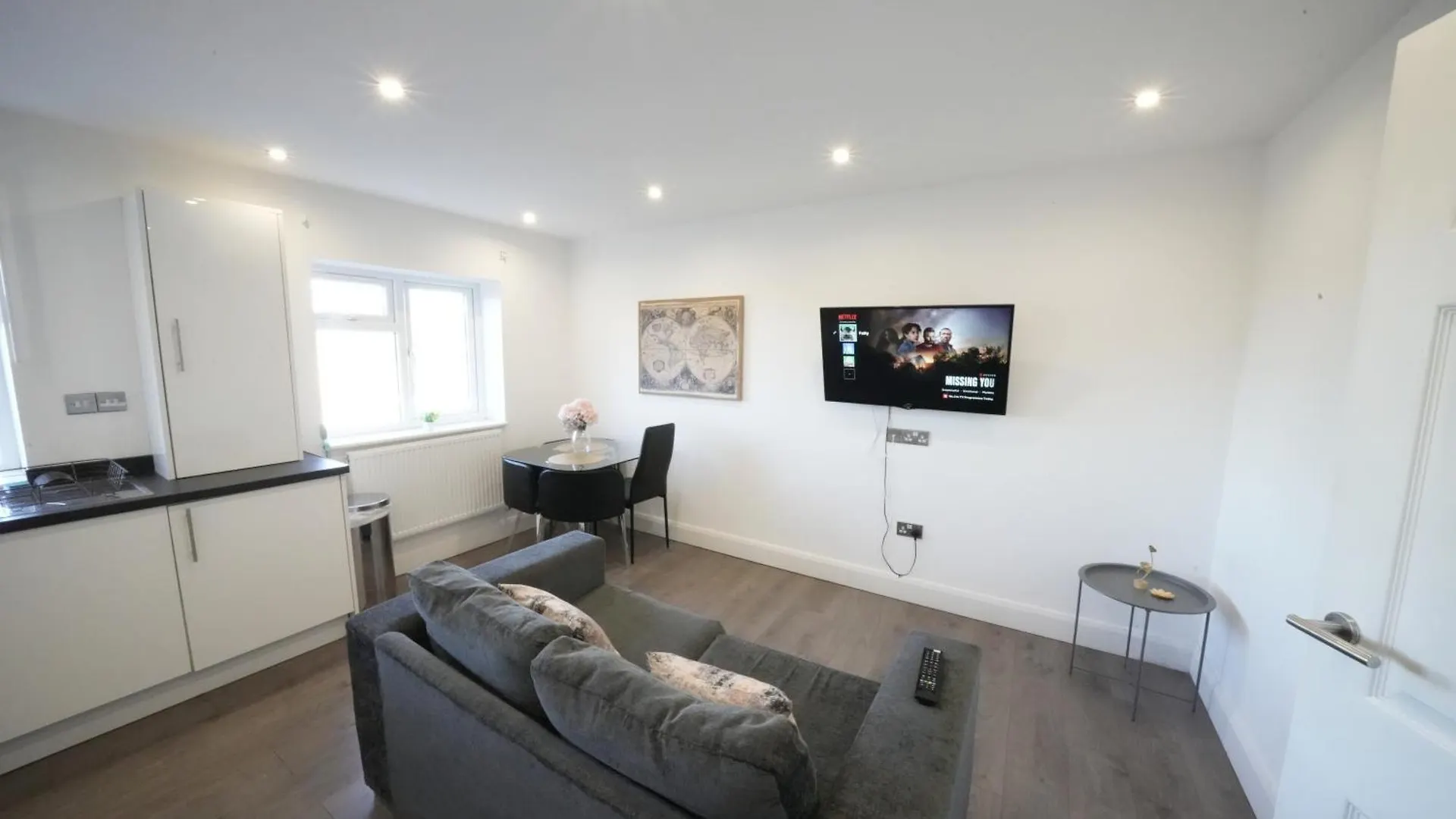 Hatton Apartments Heathrow Airport- Free Parking-Free Underground To And From Heathrow Airport Hatton Cross See Picture-See London Fast Hatton Cross To Central London 30Min