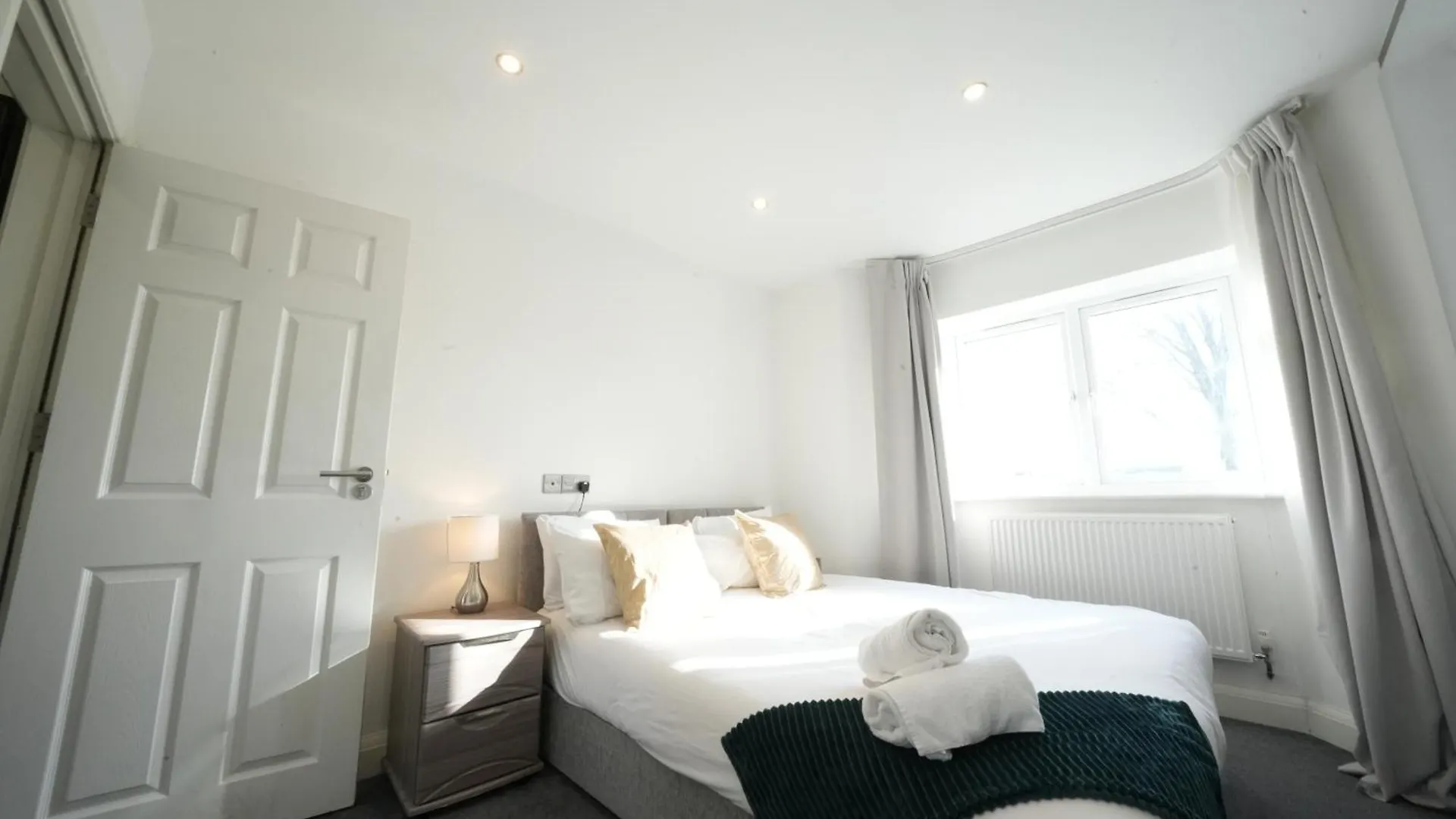 Hatton Apartments Heathrow Airport- Free Parking-Free Underground To And From Heathrow Airport Hatton Cross See Picture-See London Fast Hatton Cross To Central London 30Min 0*,  Reino Unido