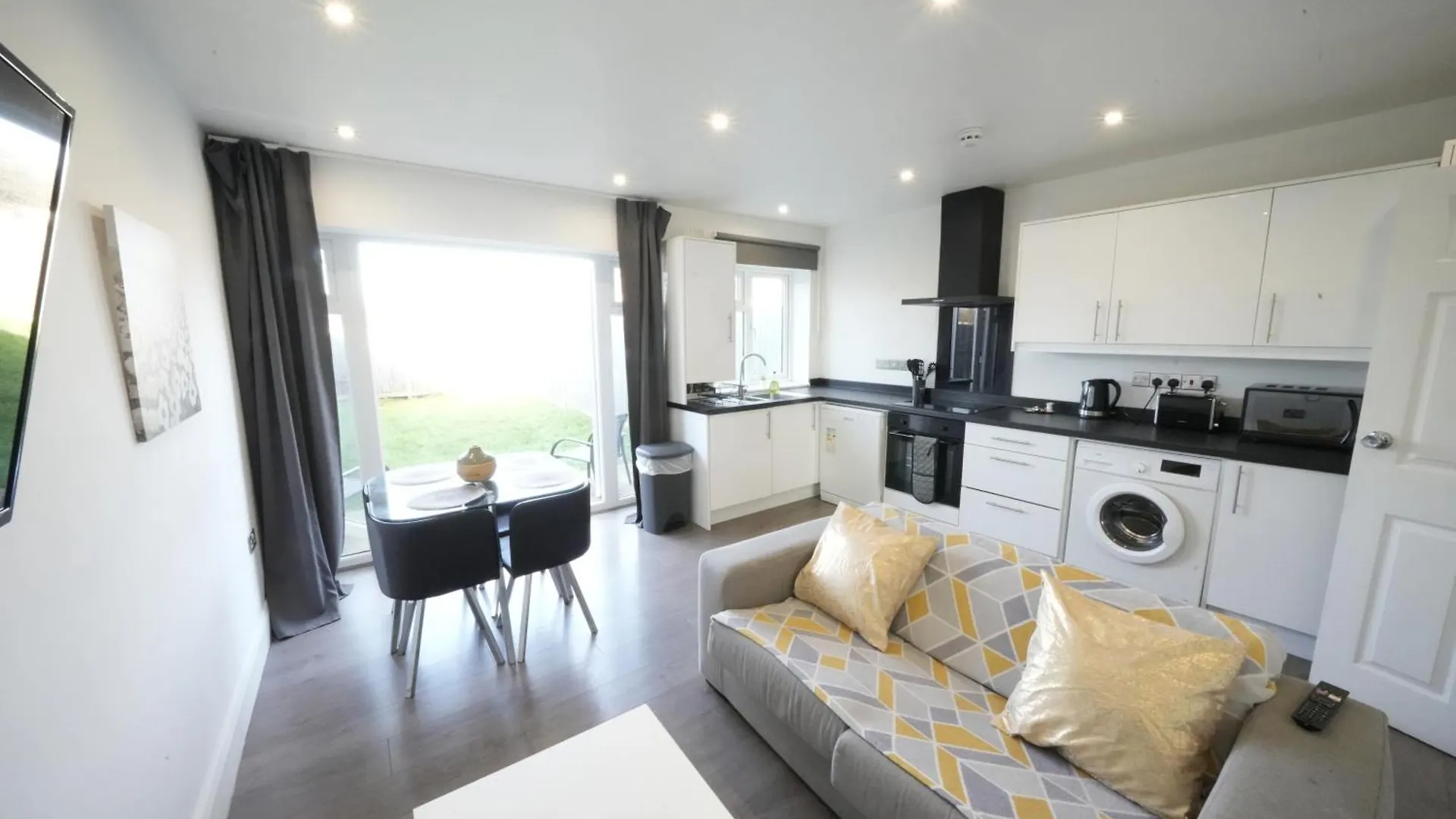 Hatton Apartments Heathrow Airport- Free Parking-Free Underground To And From Heathrow Airport Hatton Cross See Picture-See London Fast Hatton Cross To Central London 30Min Regno Unito