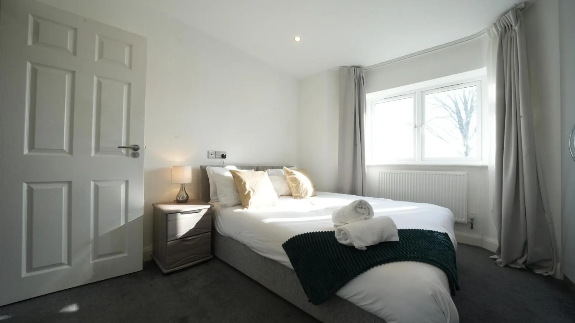 Hatton Apartments Heathrow Airport- Free Parking-Free Underground To And From Heathrow Airport Hatton Cross See Picture-See London Fast Hatton Cross To Central London 30Min 0*,