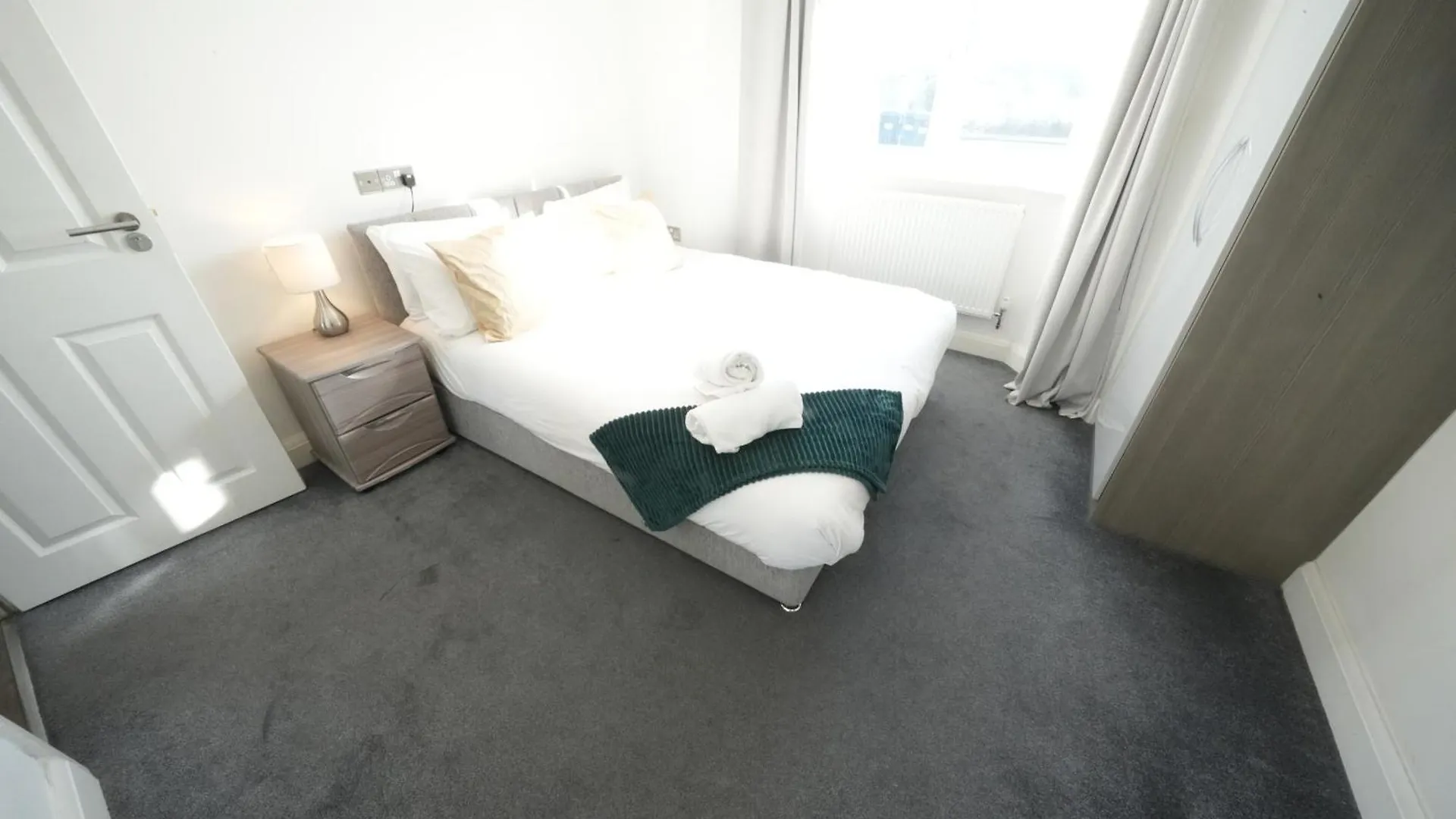 Hatton Apartments Heathrow Airport- Free Parking-Free Underground To And From Heathrow Airport Hatton Cross See Picture-See London Fast Hatton Cross To Central London 30Min Великобритания