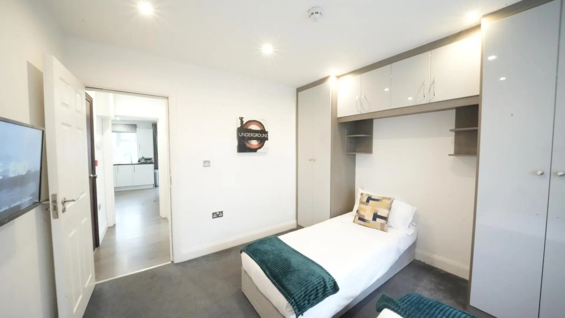 Hatton Apartments Heathrow Airport- Free Parking-Free Underground To And From Heathrow Airport Hatton Cross See Picture-See London Fast Hatton Cross To Central London 30Min Великобритания